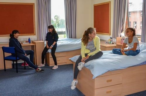 https://imagedelivery.net/MvAo_D3s9gUte9MaPXkmyw/discovery-summer-english-plus-multi-activity-program-shrewsbury/Bedroom 2.jpg/coursedetailxgallery
