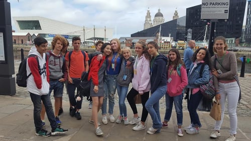 https://imagedelivery.net/MvAo_D3s9gUte9MaPXkmyw/discovery-summer-english-plus-multi-activity-program-shrewsbury/Liverpool Docks group.jpg/coursedetailxgallery