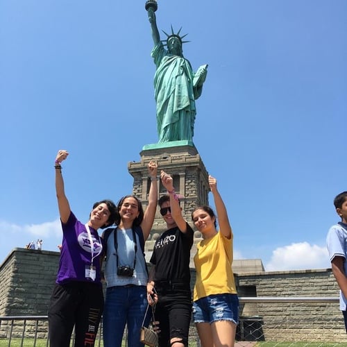 https://imagedelivery.net/MvAo_D3s9gUte9MaPXkmyw/english-language-learning-summer-camp-new-york-teens/68296976_3115025895206750_370357980576612352_n.jpg/coursedetailxgallery