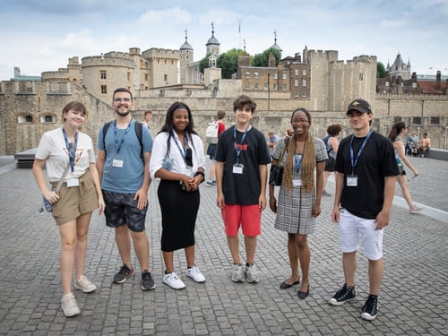 https://imagedelivery.net/MvAo_D3s9gUte9MaPXkmyw/immerse-education-engineering-university-college-london/Immerse Education Students on London Tour.jpg/coursedetailxgallery