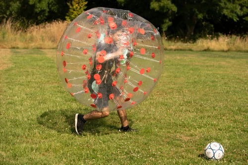 https://imagedelivery.net/MvAo_D3s9gUte9MaPXkmyw/immerse-pre-college-creative-writing-program-juniors-oxford-university/Immerse Education Participant Playing Zorb Football.jpg/coursedetailxgallery
