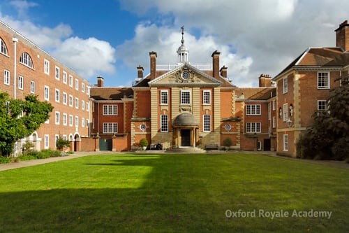 https://imagedelivery.net/MvAo_D3s9gUte9MaPXkmyw/oxford-royale-creative-arts-young-learners-oxford-university/Lady Margaret Hall.jpg/coursedetailxgallery