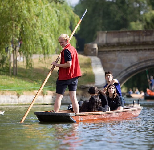 https://imagedelivery.net/MvAo_D3s9gUte9MaPXkmyw/oxford-royale-creative-arts-young-learners-oxford-university/Oxford-Punting-753-600x585.jpg/coursedetailxgallery