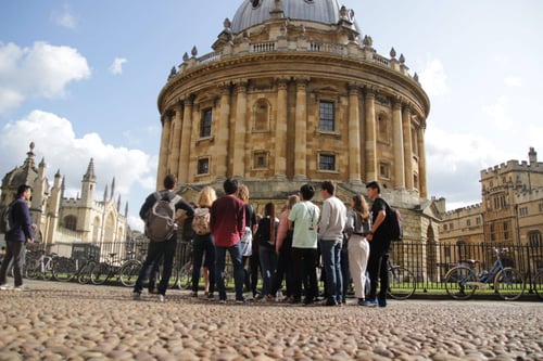 https://imagedelivery.net/MvAo_D3s9gUte9MaPXkmyw/oxford-royale-english-program-junior-young-learners-oxford-university/118125041_10158813133960742_2676936140637027393_n.jpg/coursedetailxgallery