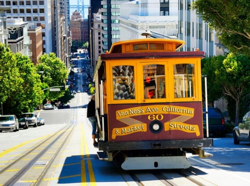 https://imagedelivery.net/MvAo_D3s9gUte9MaPXkmyw/royale-pre-college-creative-writing-young-learners-uc-berkeley-usa/berkeley-summer-school-san-francisco-cable-cars-512x381@2x.jpg/coursedetailxgallery
