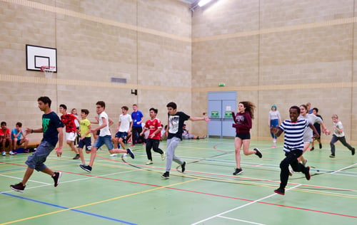 https://imagedelivery.net/MvAo_D3s9gUte9MaPXkmyw/summer-boarding-english-language-course-young-learners-headington-school-oxford/Sports Hall.jpg/coursedetailxgallery