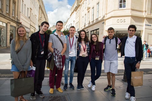 https://imagedelivery.net/MvAo_D3s9gUte9MaPXkmyw/summer-boarding-pre-college-business-course-young-learners-oxford-college/College Excursion 02.jpg/coursedetailxgallery